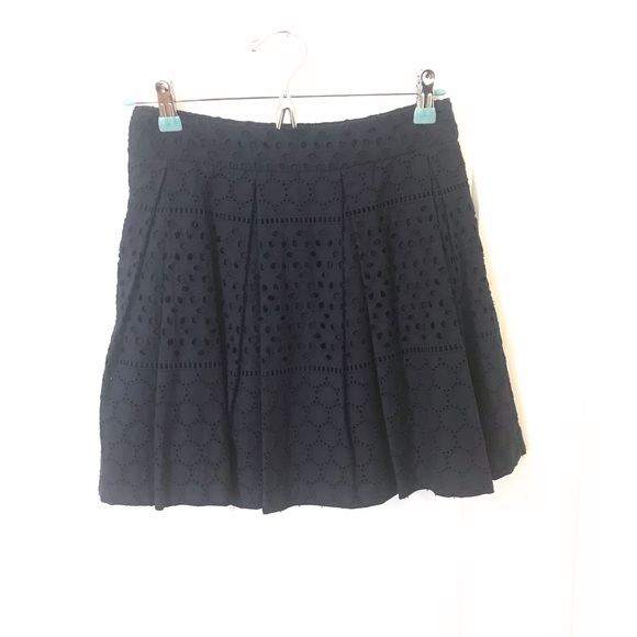 EUC Banana Republic Pleated Eyelet mini skirt 00P - Picture 2 of 8